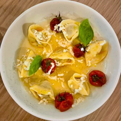 Raviolo con Melanzane, Acqua di pomodoro, Scamorza affumicata