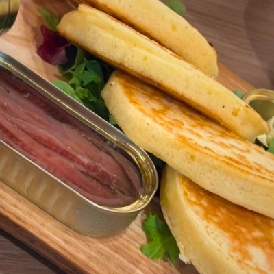 Blinis con Burro, latte Trento, acciughe